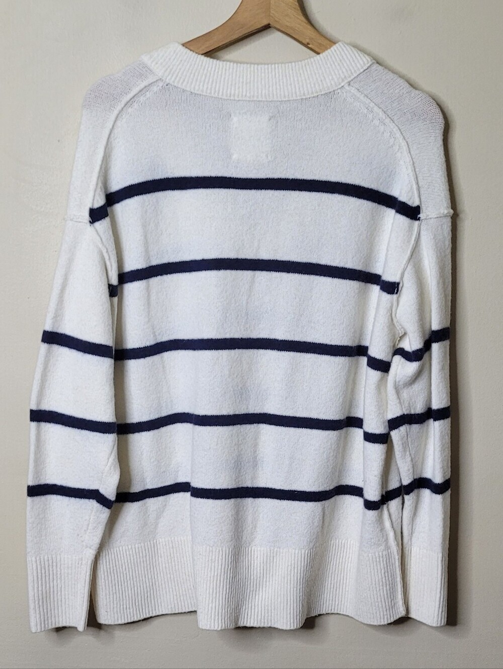 Aerie Unreal V-Neck Sweater Set Of 2 - Picture 7 of 11